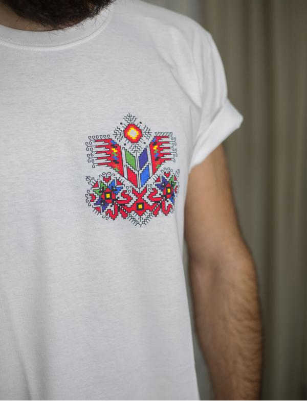 Camiseta de caballero con la estampa del bordado de "El natalicio"